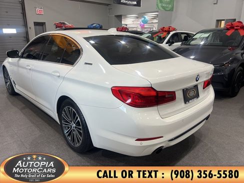 Used 2019 BMW 530e xDrive w/ Convenience Package AWD/4WD image 4