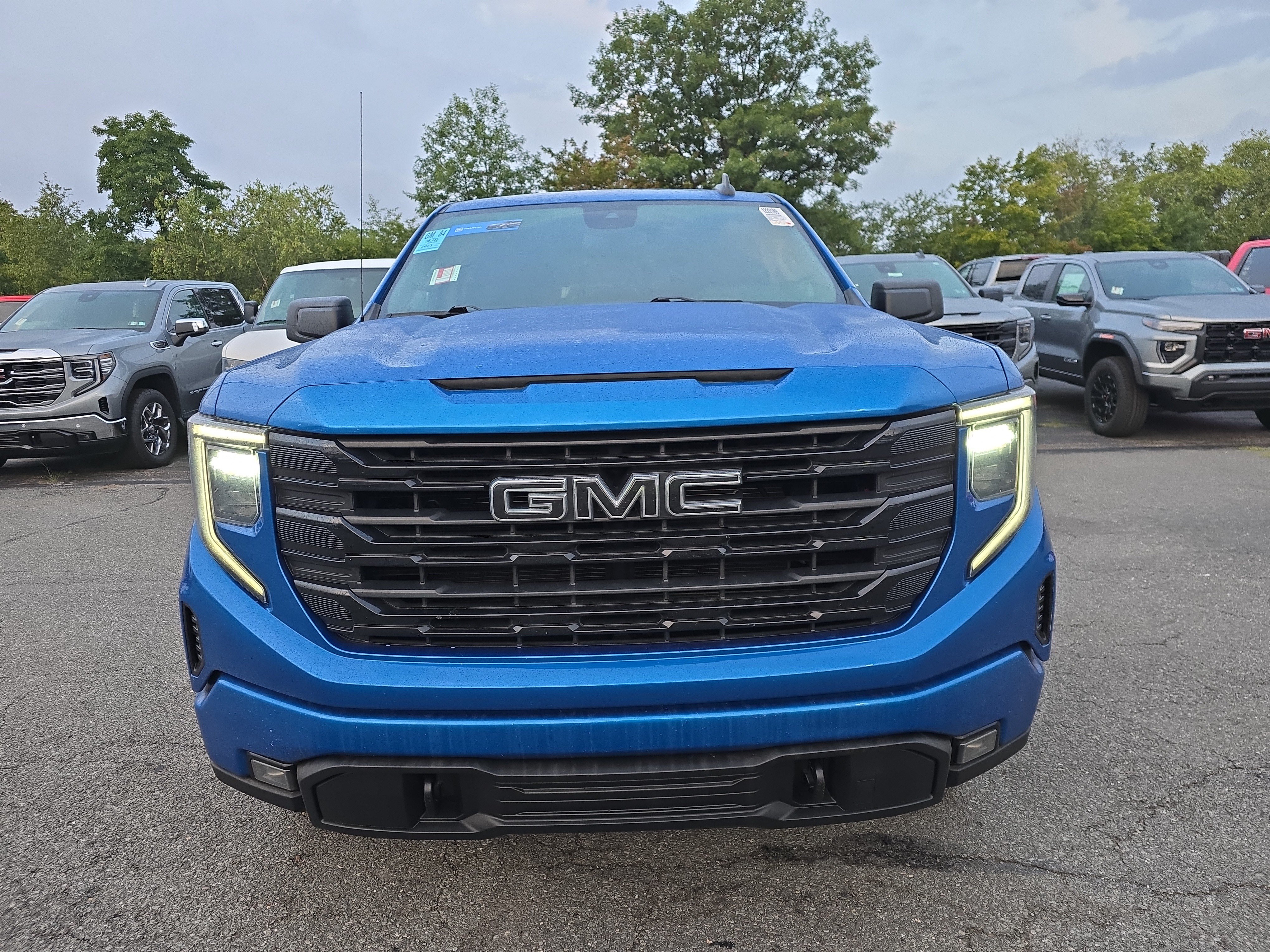 Used 2023 GMC Sierra 1500 Elevation w/ Preferred Package AWD/4WD image 11