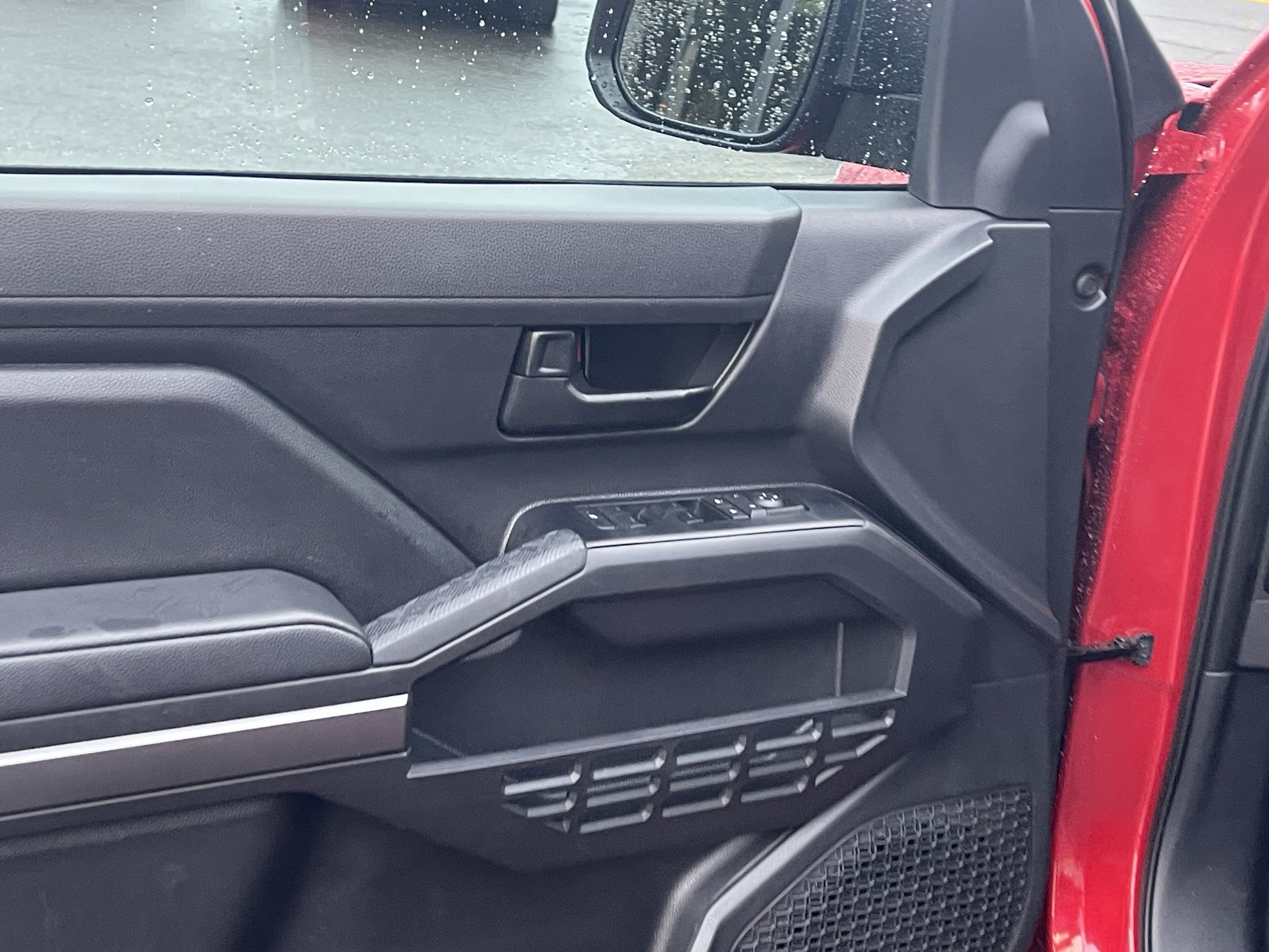 Used 2025 Toyota Tacoma SR5 AWD/4WD image 17