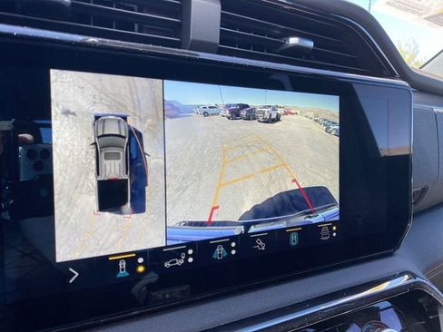 Used 2022 GMC Sierra 1500 AT4 w/ AT4 Premium Package AWD/4WD image 17