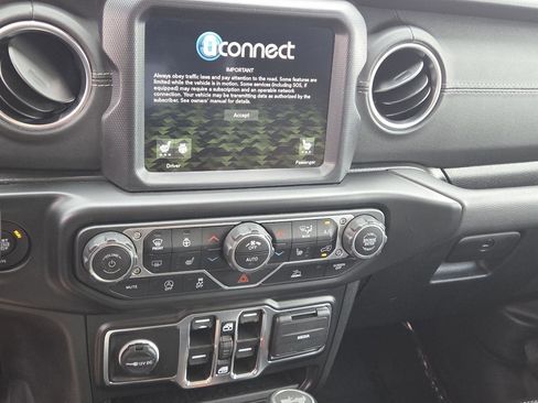 Used 2021 Jeep Wrangler Unlimited Sahara w/ Uconnect 4C Nav & Sound Group AWD/4WD image 21