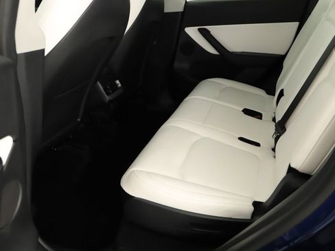 Used 2021 Tesla Model Y Long Range AWD/4WD image 26