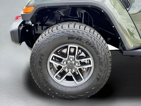 Used 2022 Jeep Gladiator Overland w/ Popular Equipment Package AWD/4WD image 9