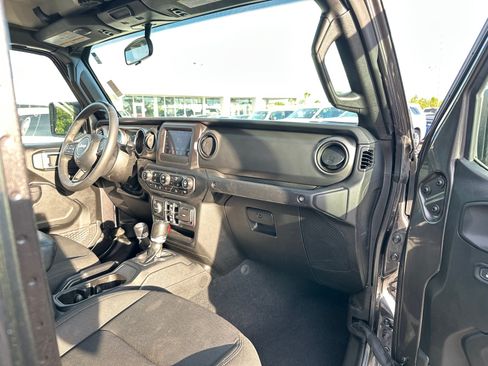 Used 2023 Jeep Gladiator Sport AWD/4WD image 18