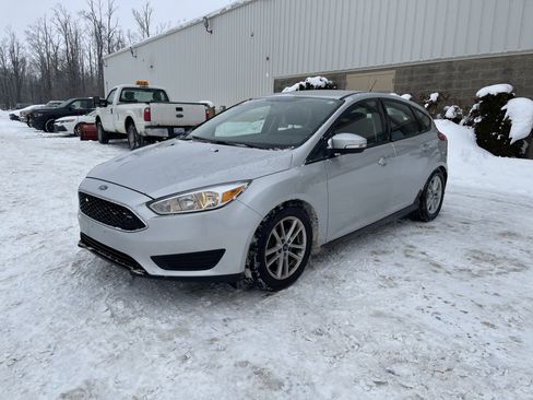 Used 2016 Ford Focus SE w/ Reverse Sensing Package image 8