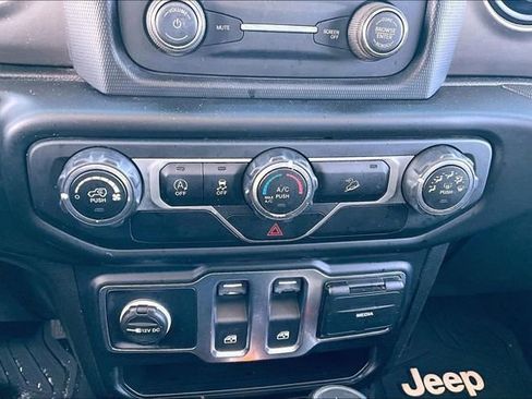 Used 2020 Jeep Wrangler Sport image 31