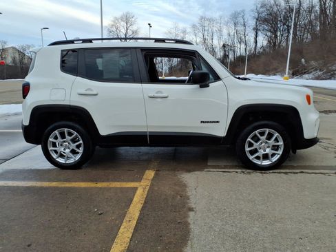 Used 2022 Jeep Renegade Latitude w/ Convenience Group image 7