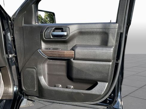 Used 2021 Chevrolet Silverado 1500 LT w/ Z71 Off-Road Package AWD/4WD image 22