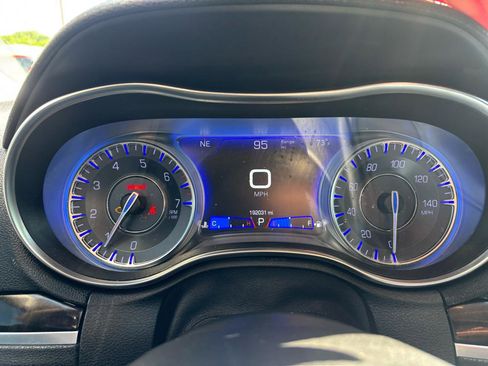 Used 2019 Chrysler 300 Limited RWD image 20