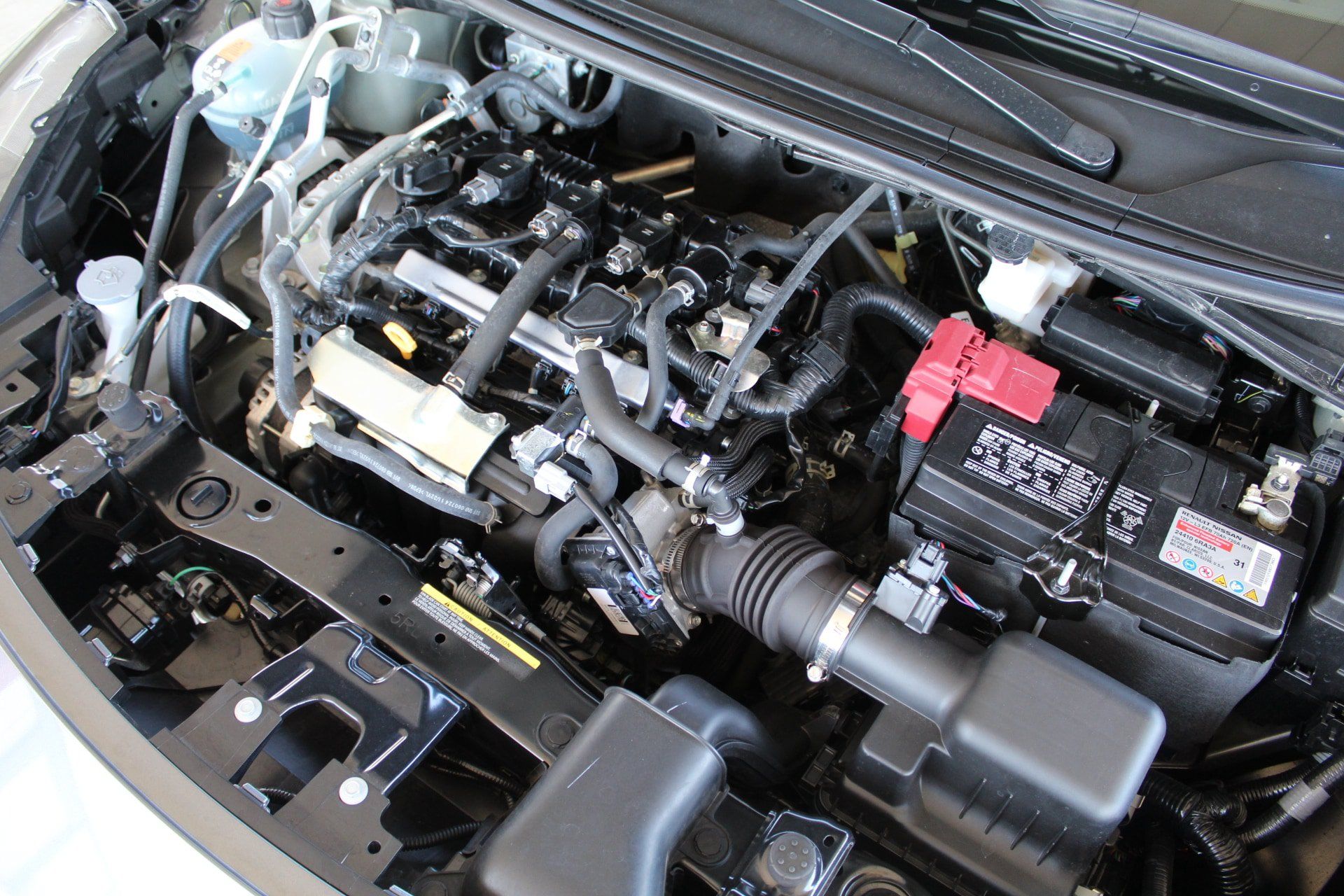 Used 2025 Nissan Versa SR w/ Trunk Package FWD image 39