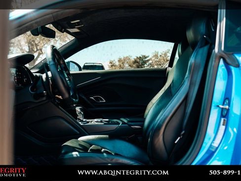 Used 2017 Audi R8 V10 w/ Carbon Exterior Package image 26