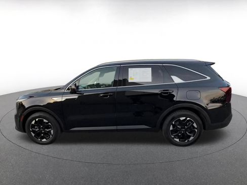 Used 2024 Kia Sorento S FWD image 9