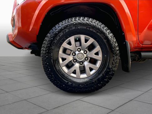 Used 2018 Toyota Tacoma SR5 image 11