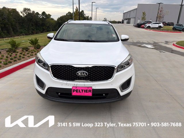 Used 2017 Kia Sorento FWD image 2