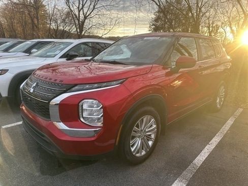 Used 2022 Mitsubishi Outlander ES image 13