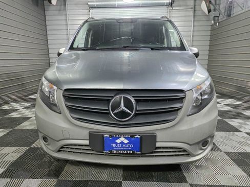 Used 2021 Mercedes-Benz Metris image 4