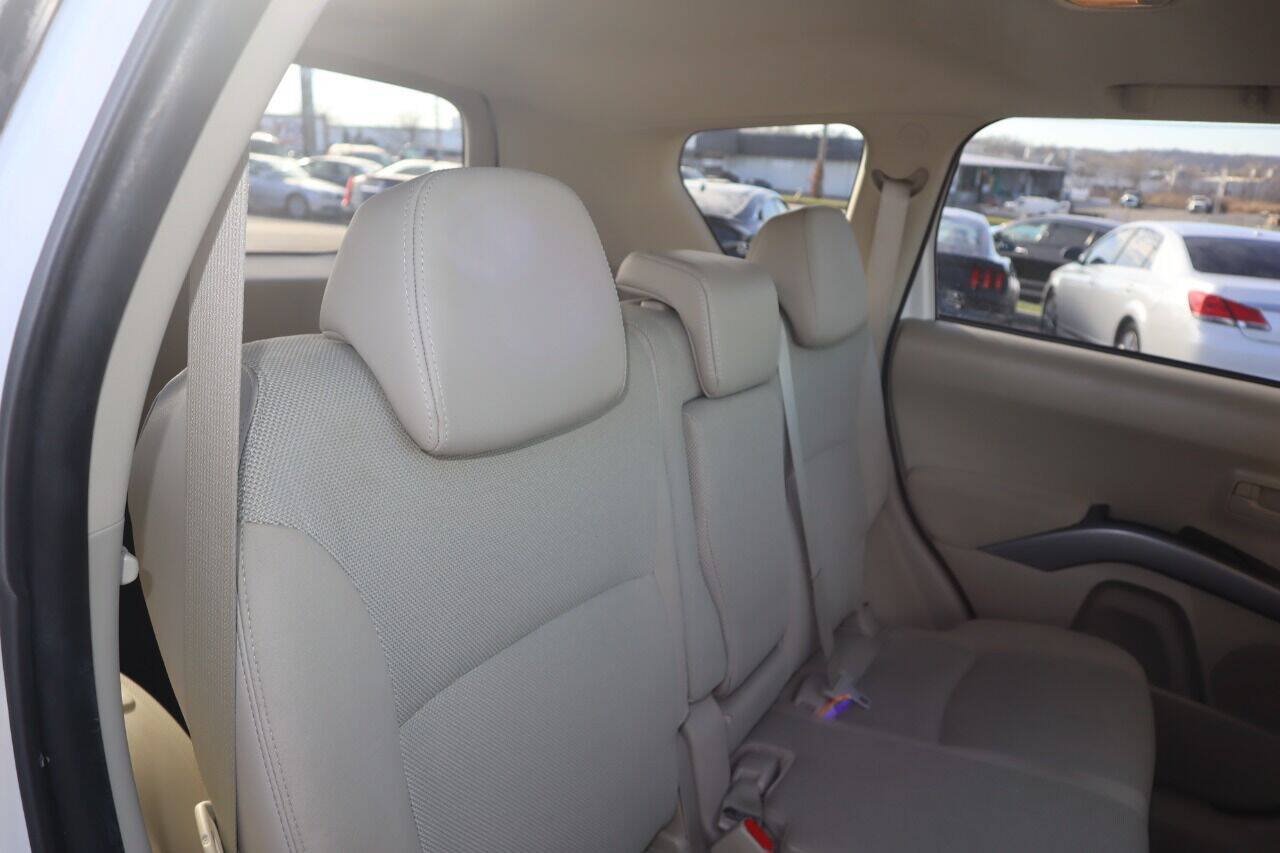 Used 2008 Mitsubishi Outlander SE FWD image 27
