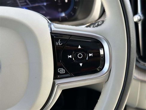 Used 2023 Volvo XC60 B5 Plus w/ Protection Package Premier image 10