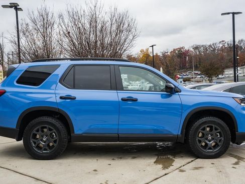 New 2025 Honda Pilot TrailSport image 3