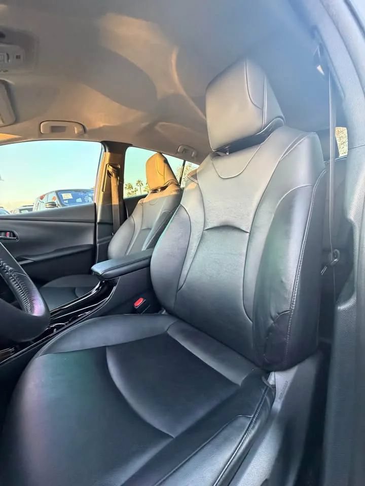 Used 2017 Toyota Prius Prime Advanced FWD image 6