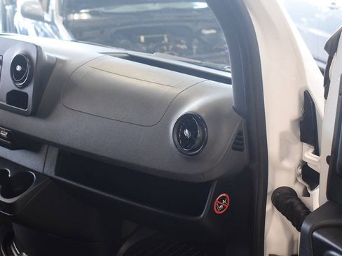 Used 2019 Mercedes-Benz Sprinter 2500 image 26