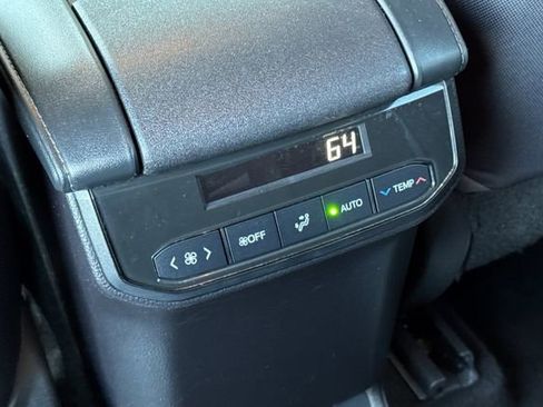 Used 2023 Toyota Highlander LE FWD image 44