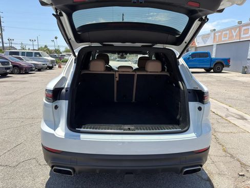 Used 2021 Porsche Cayenne AWD/4WD image 10