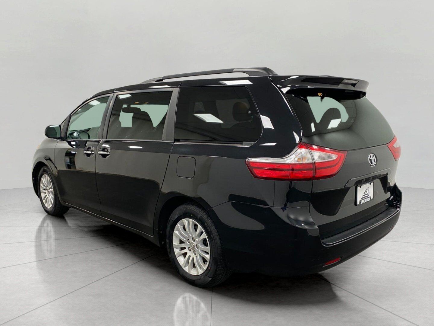 Used 2016 Toyota Sienna XLE FWD image 8