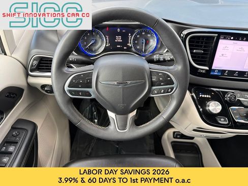 Used 2024 Chrysler Pacifica Touring-L FWD image 10