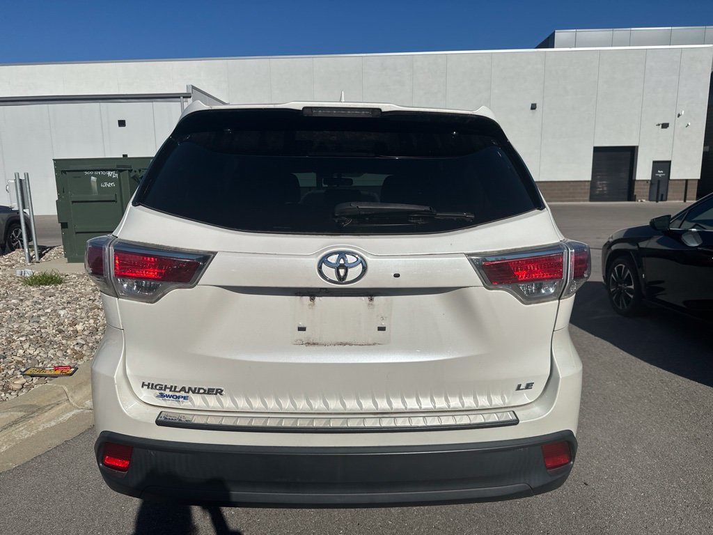 Used 2015 Toyota Highlander Plus FWD image 4