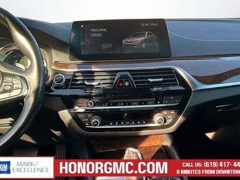 Used 2019 BMW 530e w/ Convenience Package image 9