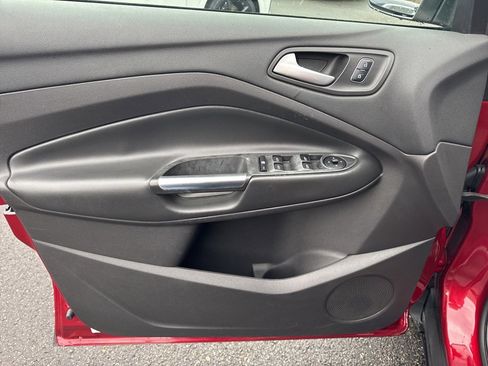 Used 2017 Ford Escape SE image 15