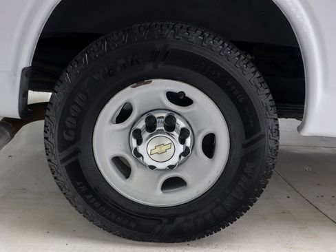 Used 2015 Chevrolet Express 3500 LT w/ LT Preferred Equipment Group RWD image 27