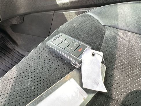 Used 2023 Jeep Grand Cherokee L Laredo image 25