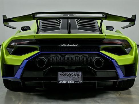 Used 2022 Lamborghini Huracan STO RWD image 11