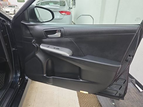 Used 2012 Toyota Camry SE FWD image 11