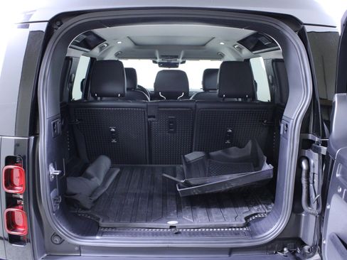 Used 2024 Land Rover Defender 110 S image 10