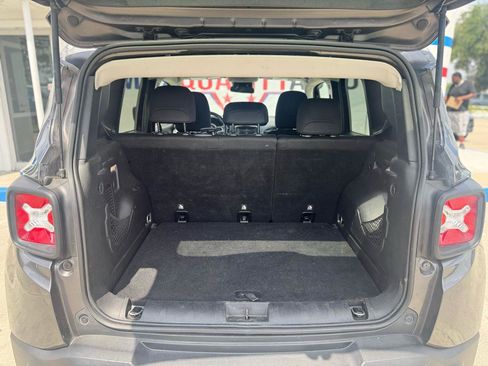 Used 2018 Jeep Renegade Latitude AWD/4WD image 56