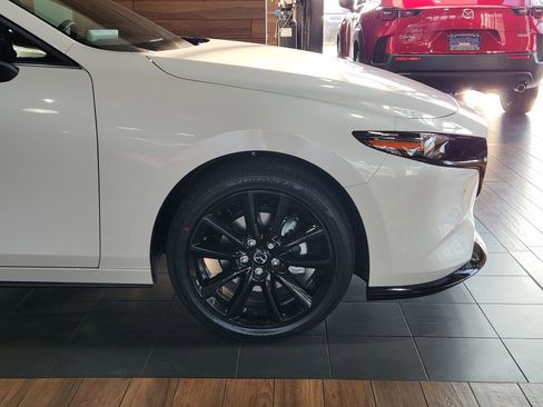 New 2026 MAZDA MAZDA3 Hatchback w/Premium Plus Pkg image 8