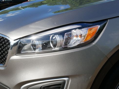 Used 2017 Kia Sorento AWD image 16