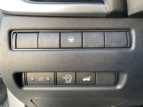 Used 2024 Nissan Rogue SV FWD image 16