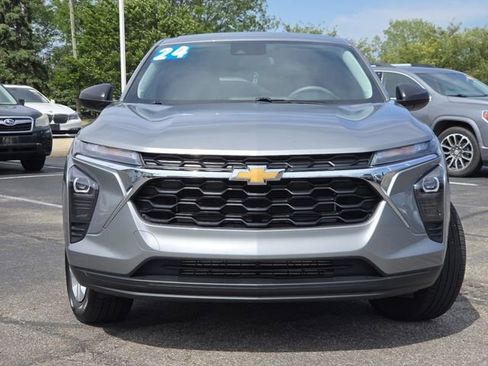 Used 2024 Chevrolet Trax LS FWD image 12