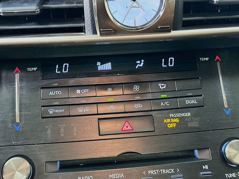 Used 2018 Lexus IS 300 w/ Comfort Package RWD image 23