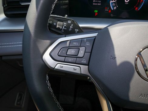 New 2026 Volkswagen Tiguan SE FWD image 25
