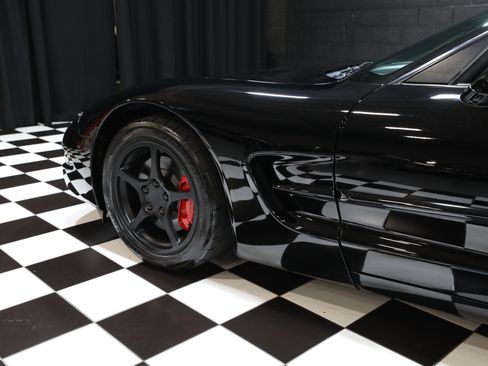Used 2001 Chevrolet Corvette Convertible w/ Preferred Equipment Group2 RWD image 34