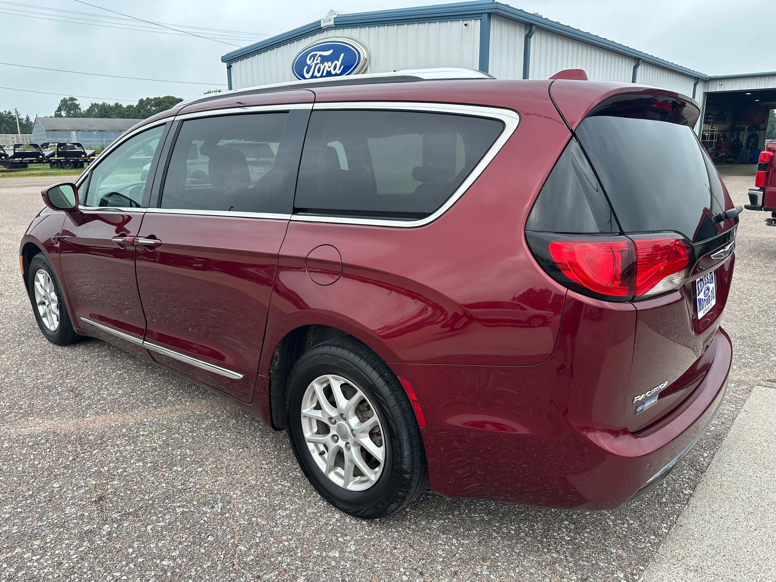 Used 2020 Chrysler Pacifica Touring-L FWD image 4