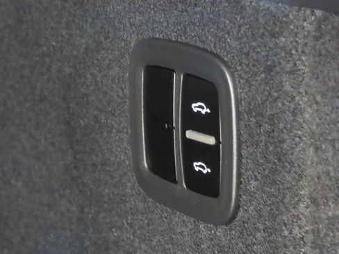 Certified 2025 Porsche Macan 4 Electric AWD/4WD image 46