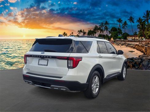 Used 2025 Ford Explorer Active w/ Active Comfort Package image 5