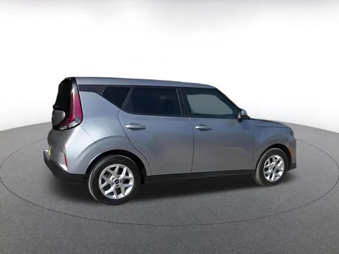 Used 2025 Kia Soul LX w/ LX Technology Package FWD image 15