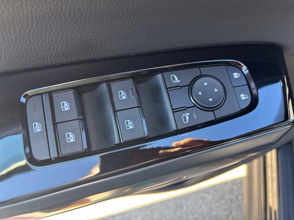 Used 2024 Nissan Pathfinder SL AWD/4WD image 11